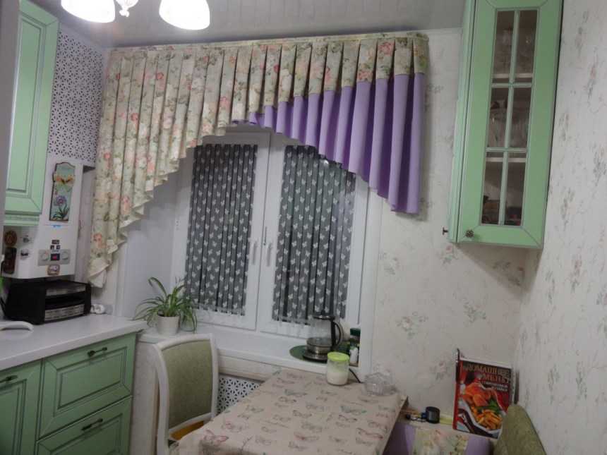 Короткие шторы на кухню: 3 стиля, 5 вариантов материала, фото