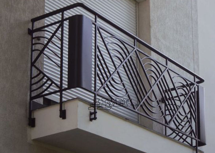 Разнообразие балконных ограждений — 3 критерия выбора