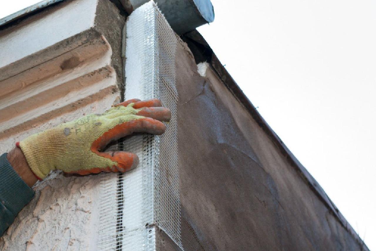 Штукатурка по пеноплексу снаружи дома и внутри помещения: можно ли делать дополнительное утепление фасада, как правильно проводить работу своими руками?