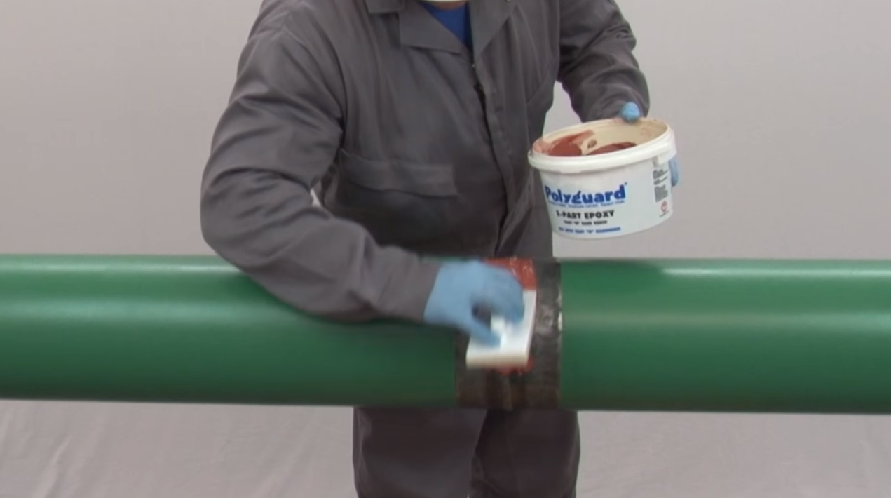 Как покрасить трубы с обратной стороны от стены чтобы не испачкать краской стены