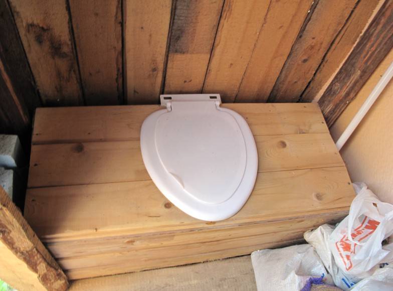 Стульчак для дачного туалета: пластиковый, керамический, высота
