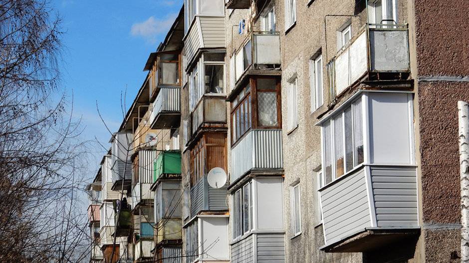 В петербурге жителям хрущевок велели убрать остекление с балконов