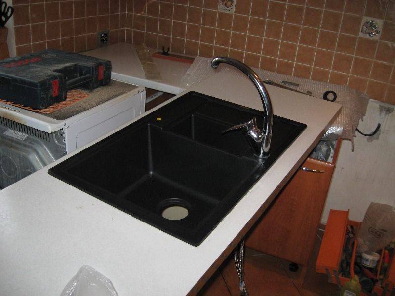 Самостоятельная установка накладной и врезной раковины на кухне - инструкция