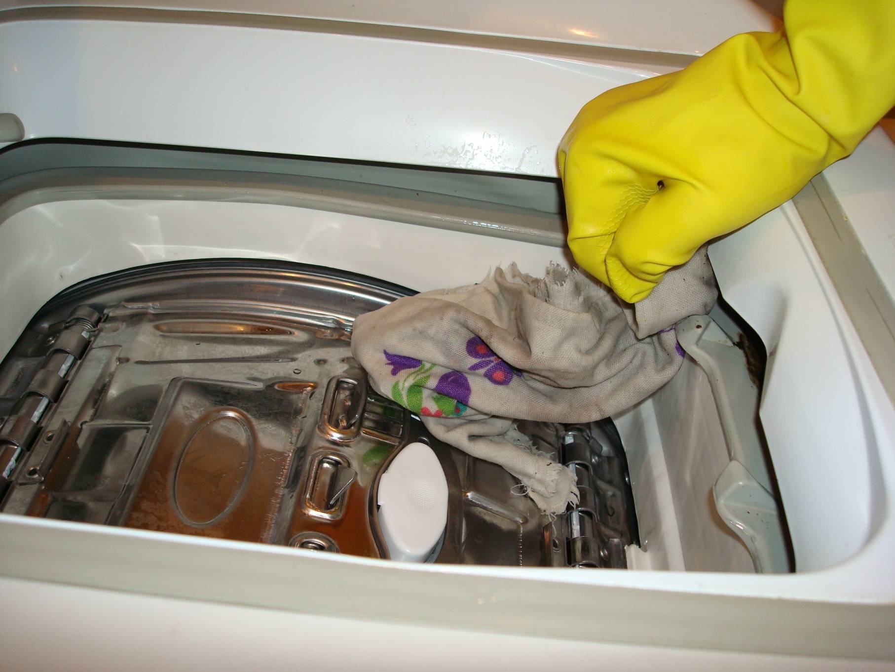 Делать стиральной машине сливается вода