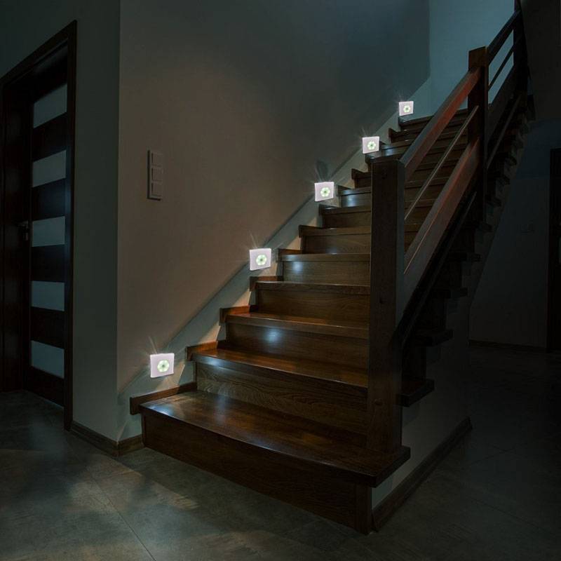 Освещение лестницы в частном доме – ищем красивое, выбираем безопасное, или можно совместить?