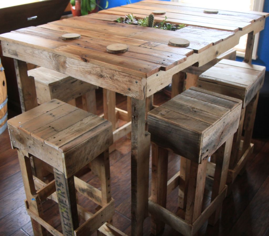 обеденный стол из паллетов
