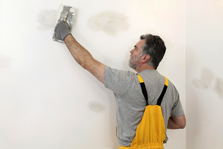 Сколько сохнет шпаклевка на стенах и потолке перед поклейкой обоев или покраской
