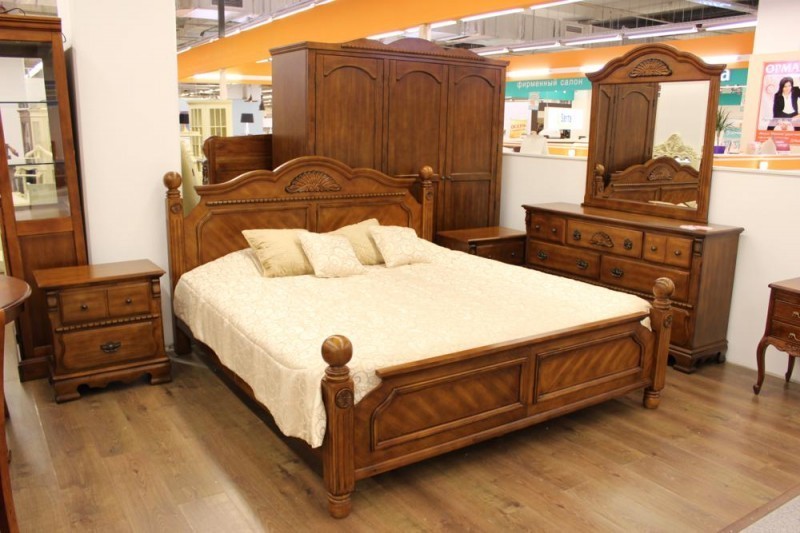 Спальни из массива: дерево от производителя, мебельный гарнитур, недорогие из сосны и гевеи, малайзия и россия