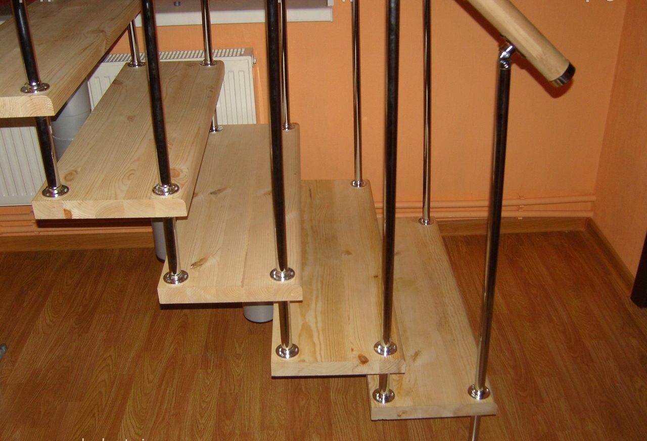 Как крепить балясины к ступеням и перилам на деревянной лестнице
