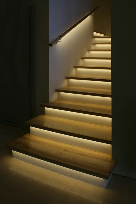 Подсветка лестницы светодиодной лентой, светильниками - своими руками