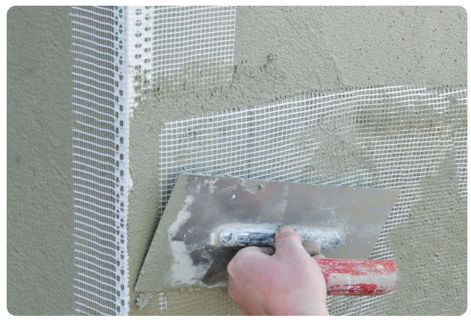 Как правильно держать шпатель при шпаклевке стен?