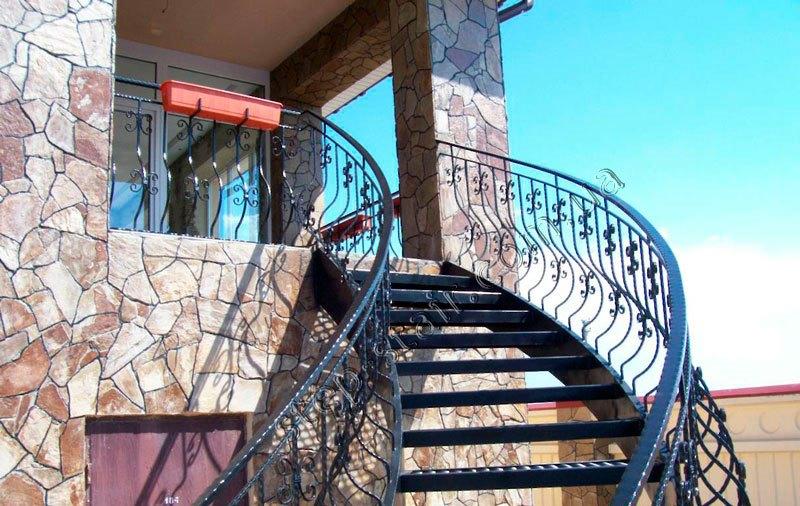 Лучшие модели лестниц в загородный дом или квартиру на второй этаж