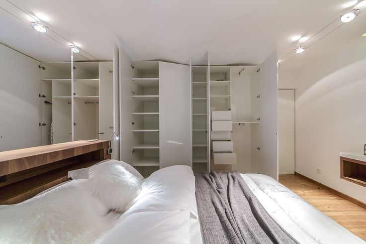 Гардеробная в спальне: угловая и линейная, шкаф, дизайн, небольшого размера, встроенная и проходная, фото, в современном стиле