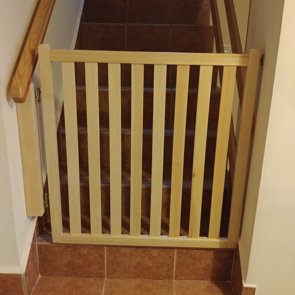 Особенности ворот безопасности для детей на лестницу