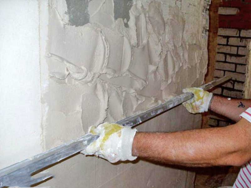 Выравнивание стен шпаклевкой своими руками: какая шпаклевка лучше