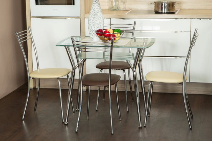 Как выбрать кухонный стол со стульями для маленькой кухни