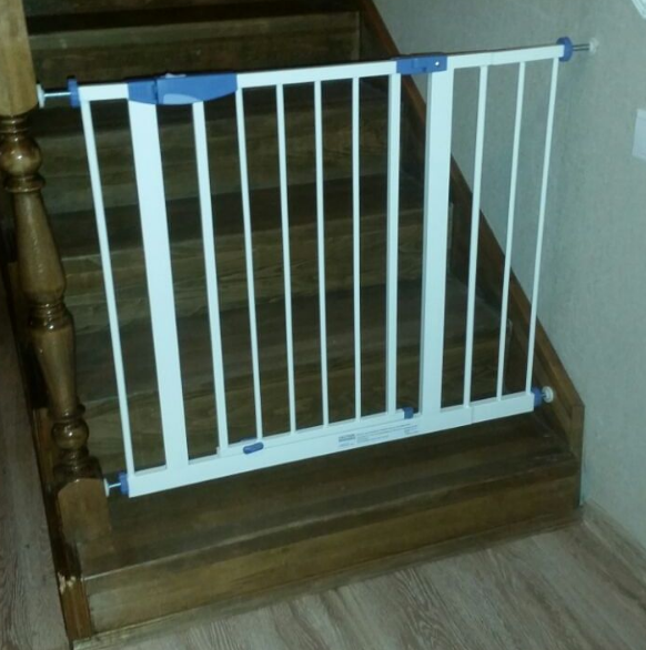 Ворота безопасности для детей на лестницу (выбор и монтаж)