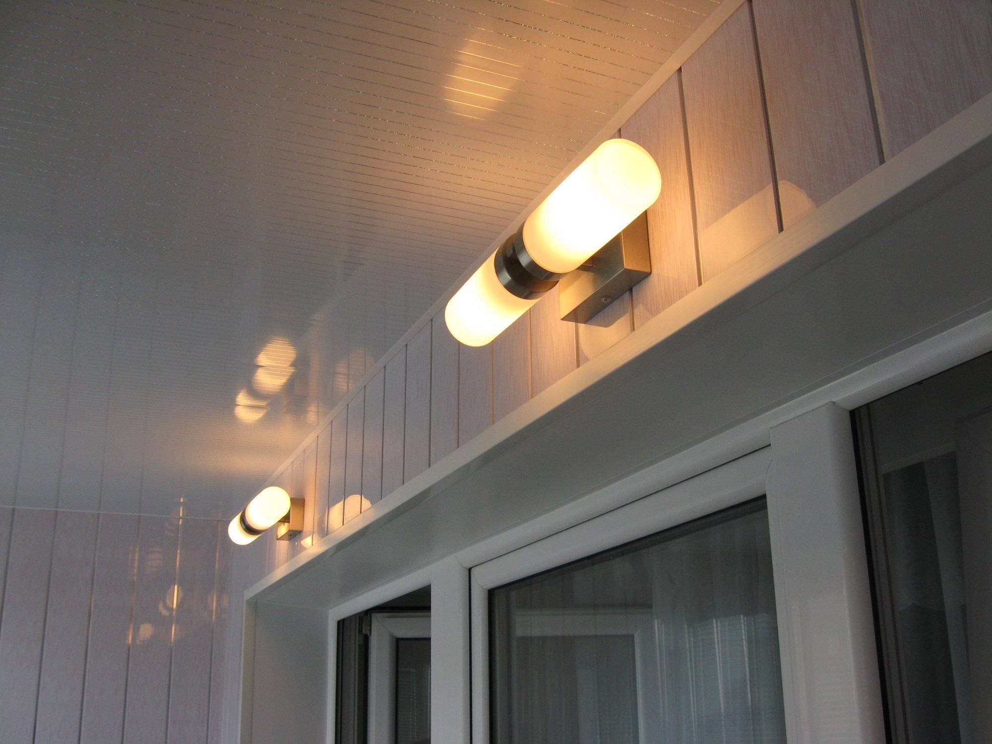 Как сделать свет на балконе своими руками: правила разводки, схемы электромонтажа