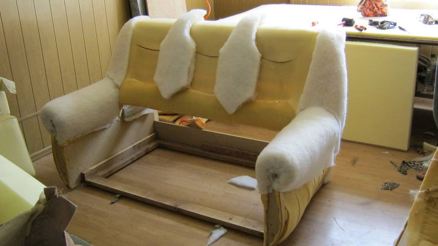 Как перетянуть пружинный диван своими руками пошагово - дачныйуголок