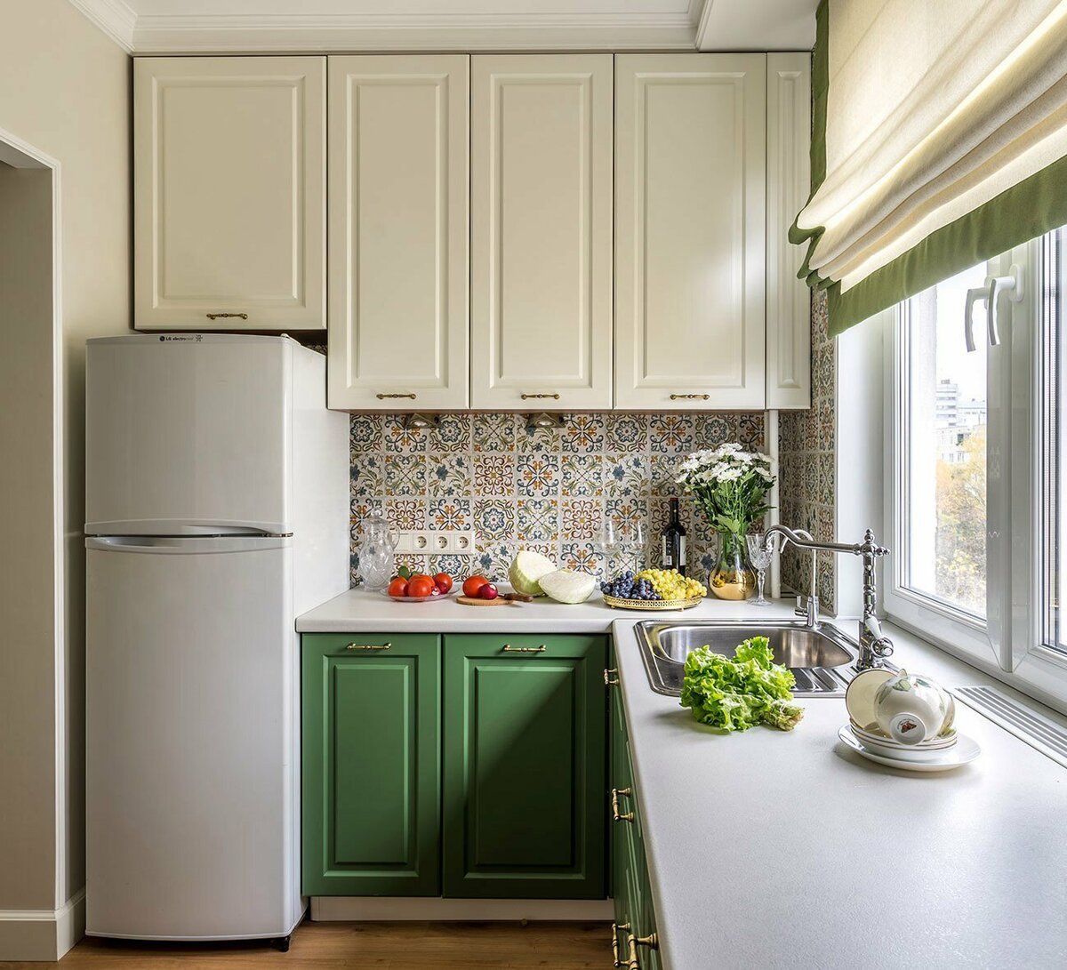 Дизайн маленькой кухни: 120 фото интересных идей 2022 года по оформлению и планировке небольших кухонь