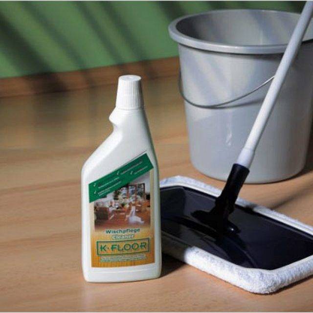 Чем мыть линолеум в домашних условиях так, чтобы он блестел, как бороться с въевшейся грязью и другие рекомендации