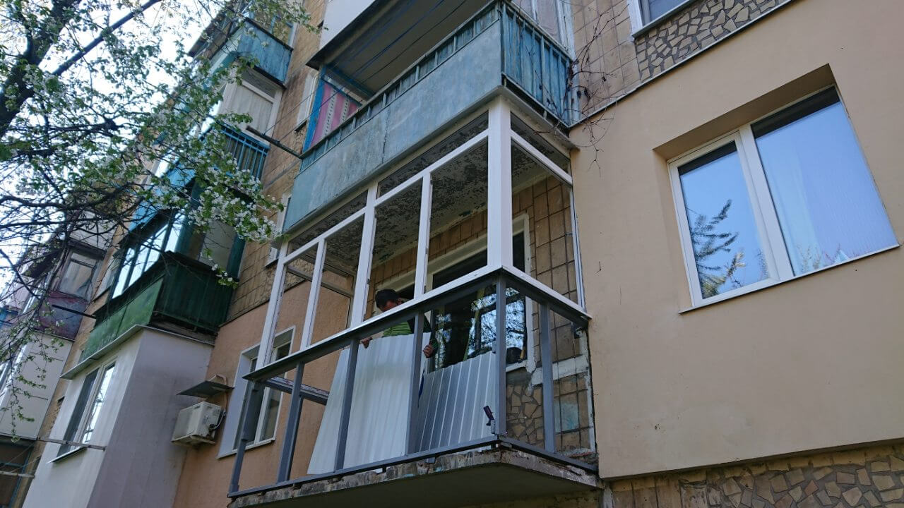 Ломать или не спешить: минстрой дал разъяснения по поводу штрафов за остекление балконов