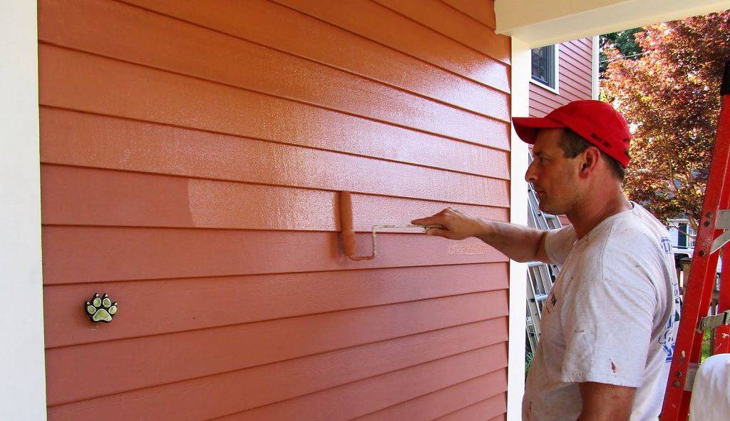 Покраска каркасного дома снаружи: чем и как лучше красить здание своими руками после постройки