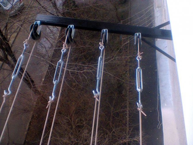 Бельевые веревки на балкон: как выбрать и правильно прикрепить
