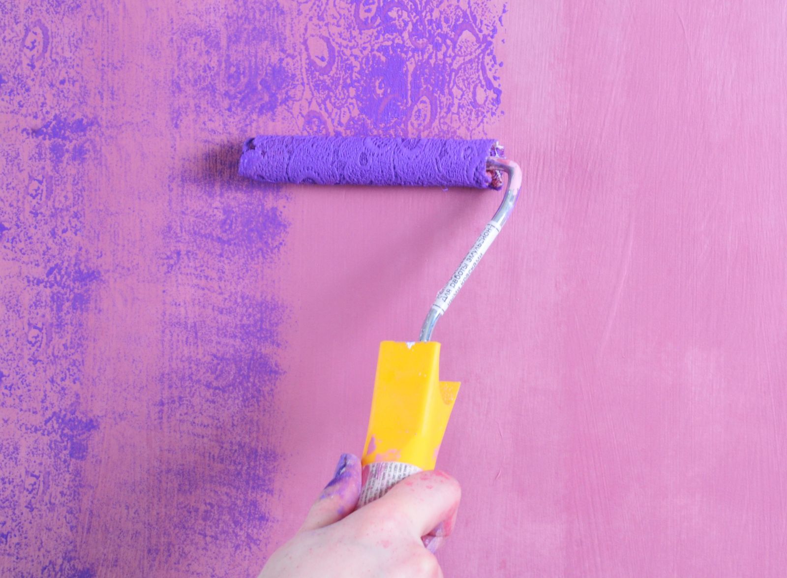 Как покрасить обои своими руками в доме профессионально: идеи дизайна и цвета +видео