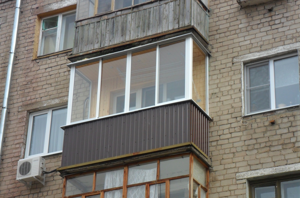 Остекление балконов в хрущевке: особенности работ в панельном доме, фото, видео
