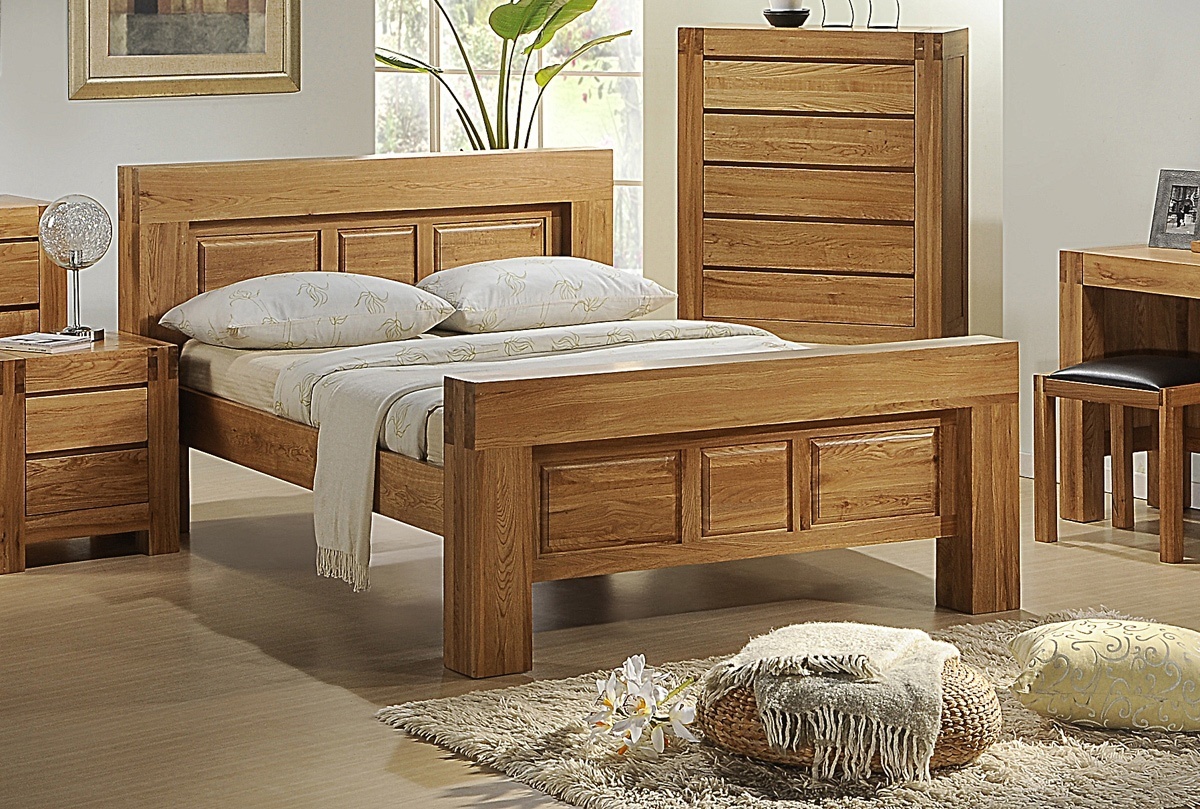 Спальни из массива: дерево от производителя, мебельный гарнитур, недорогие из сосны и гевеи, малайзия и россия