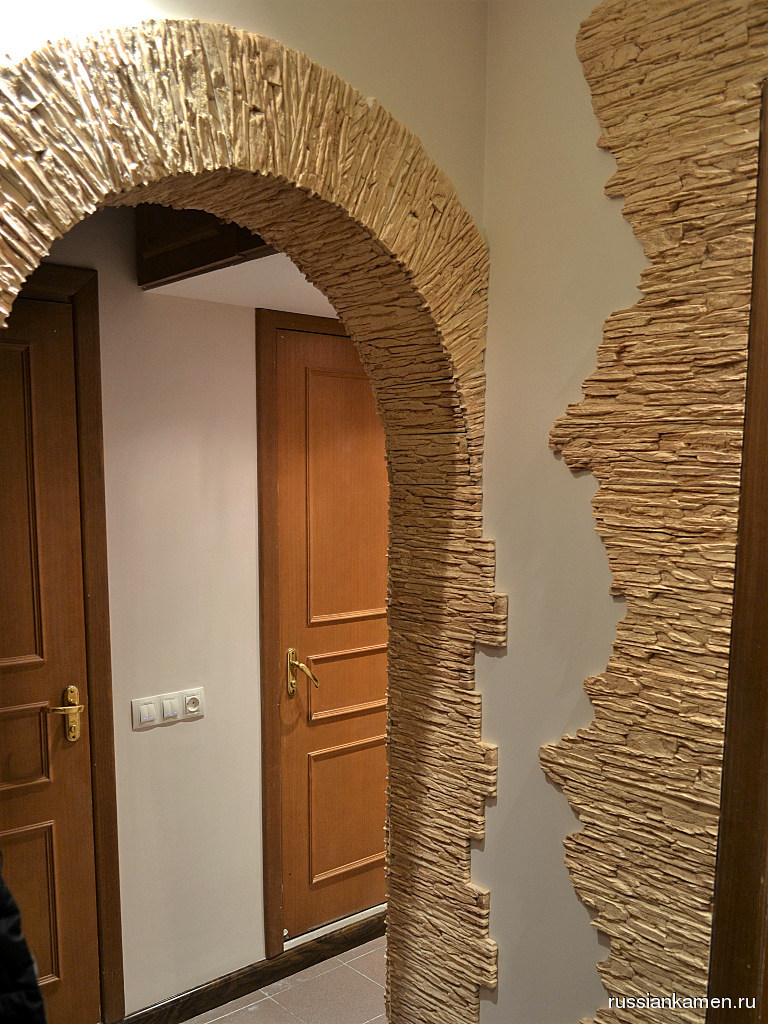 Декоративный искусственный камень для внутренней отделки в коридоре и прихожей
 - 52 фото