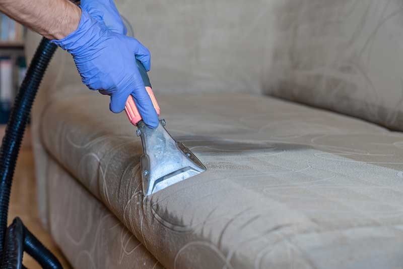 Чем почистить ковёр в домашних условиях от грязи и пятен