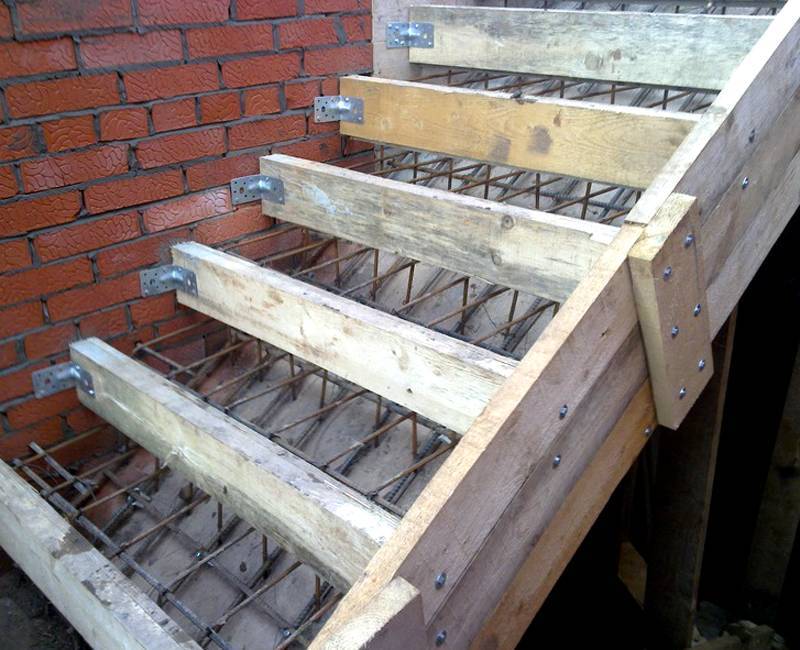Как залить ступеньки из бетона для крыльца — обзор вариантов и характеристик, технология монтажа