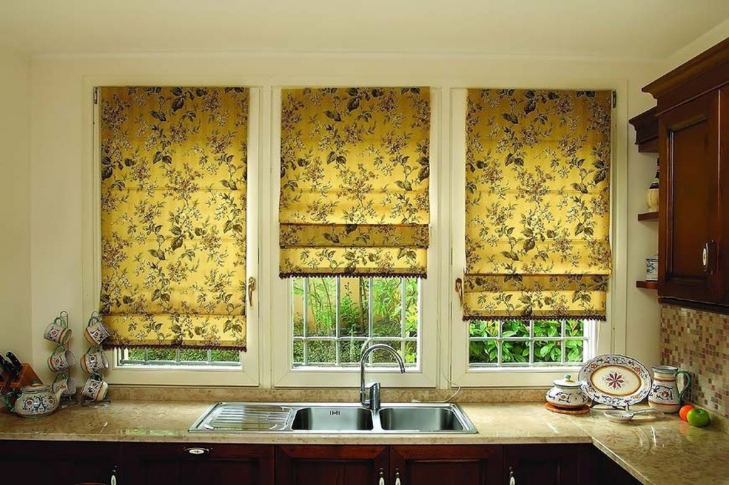 Римские шторы на кухню: 55+ фото в интерьере, современные идеи оформления окна