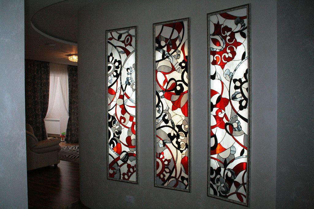 Витражные двери в интерьере: виртуозные интерпретации стеклянного декора
