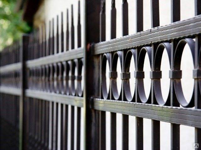 Почему люди часто заказывают металлические заборы