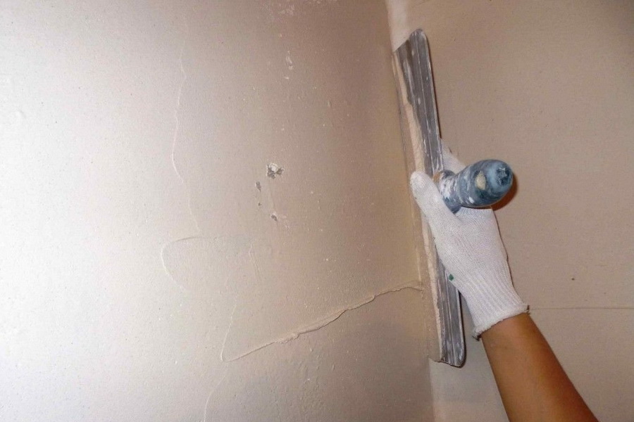 Шпаклевка стен по обои и под покраску, руководство о том как правильно шпаклевать стены