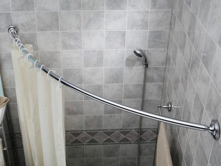 Как повесить шторку в ванной