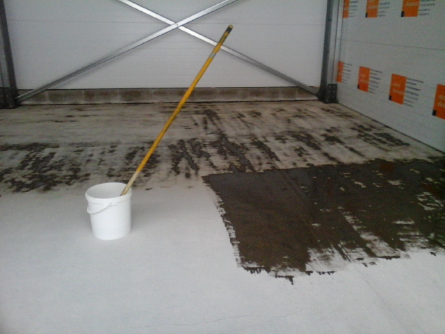 Чем покрыть бетонный пол, чтобы не пылил (чем обработать)