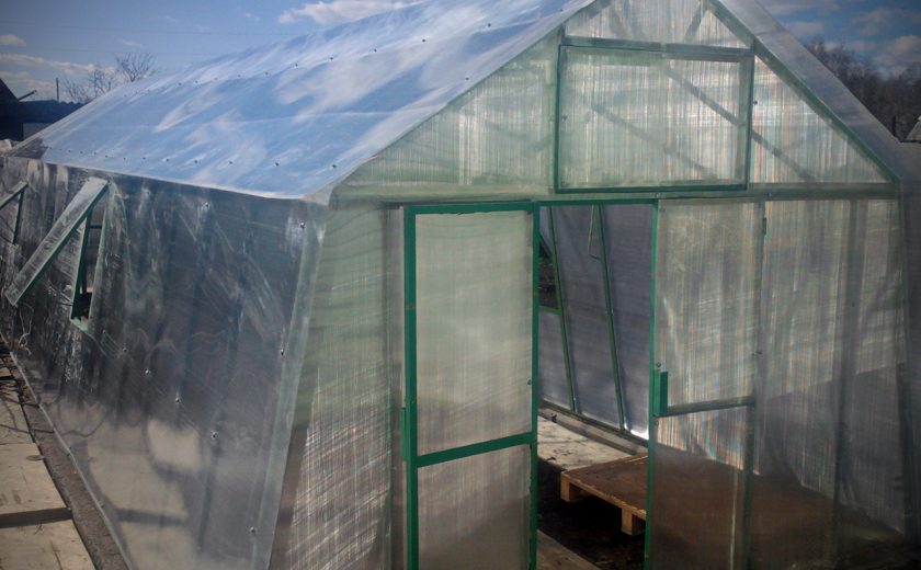 Как сделать теплицу с раздвижной крышей и боками? отзывы садоводов