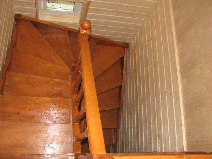 7 правил установки лестницы на второй этаж на даче