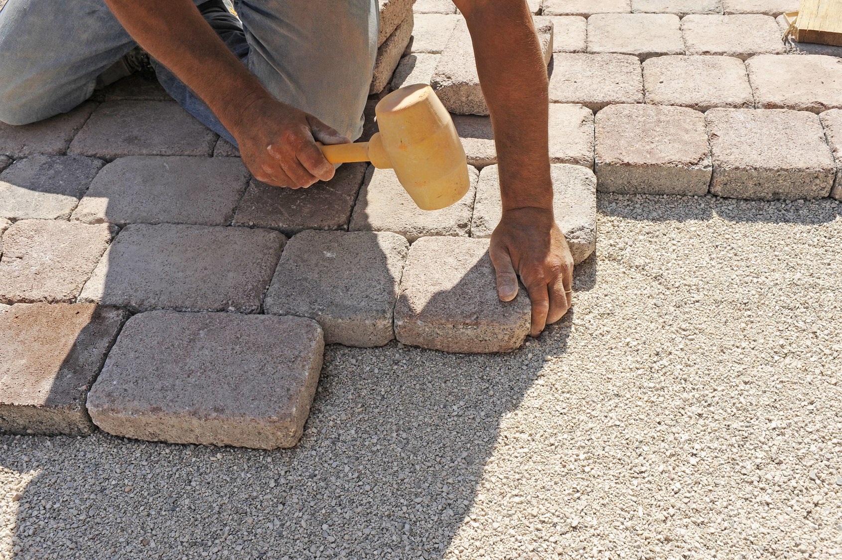 Как восстановить цвет тротуарной плитки от цемента - акк строй