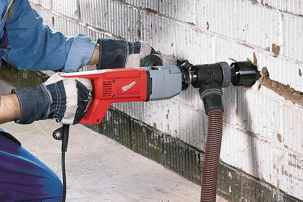 Как штробить бетонную стену под проводку без пыли