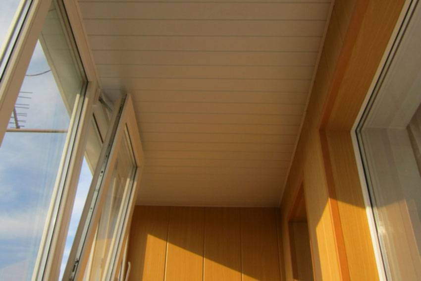 Потолок на балконе или лоджии своими руками — какой материал выбрать и пошаговая инструкция по монтажу