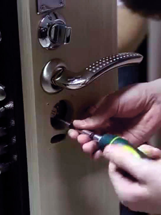 Ремонт дверной ручки межкомнатной двери: причины неисправности, самостоятельный ремонт, видео