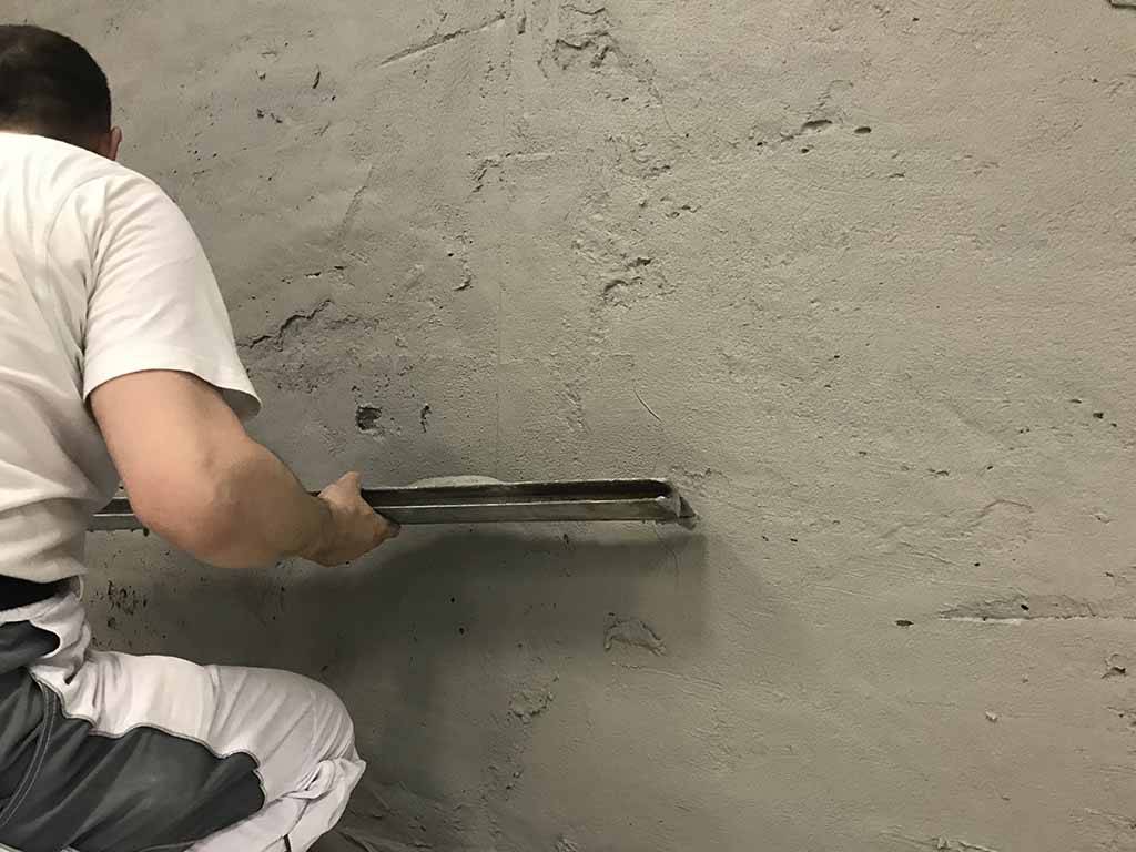 Как штукатурить стены своими руками, видео советы по штукатурным работам