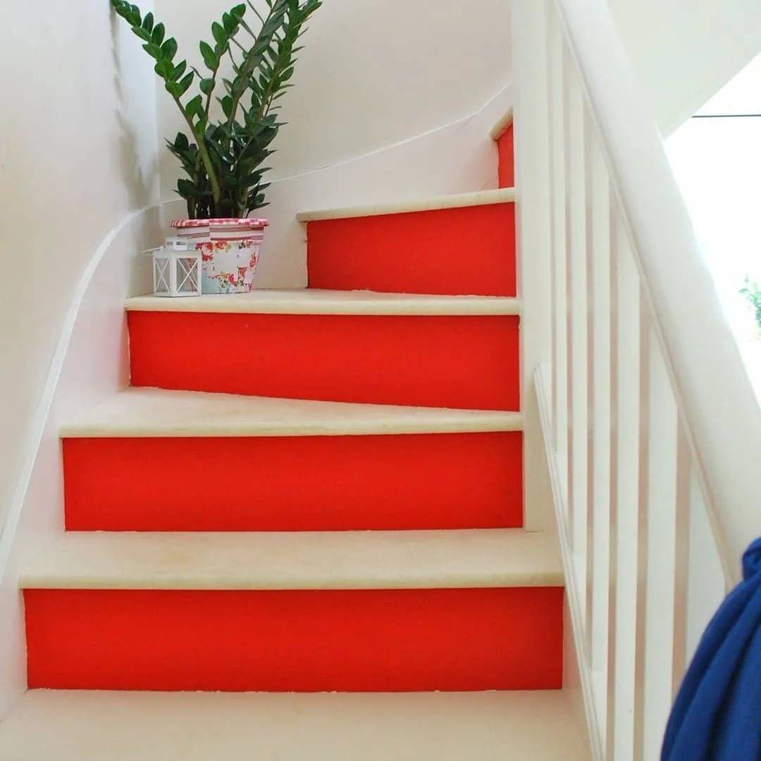 Выбор краски для лестницы на второй этаж с учетом особенностей процесса окрашивания