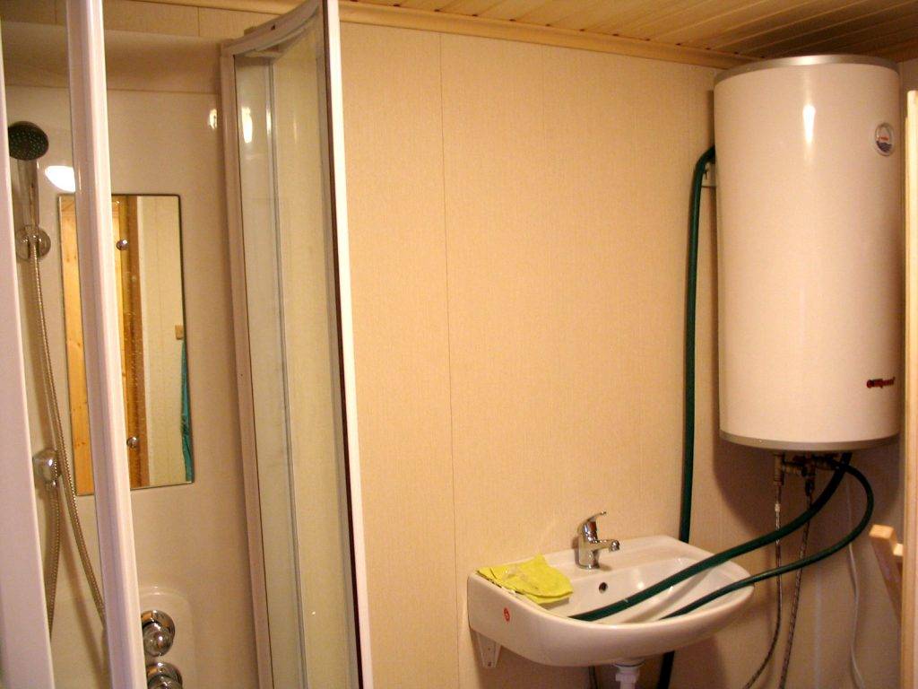 Как выбрать водонагреватель для дачи, дома - проточный, накопительный