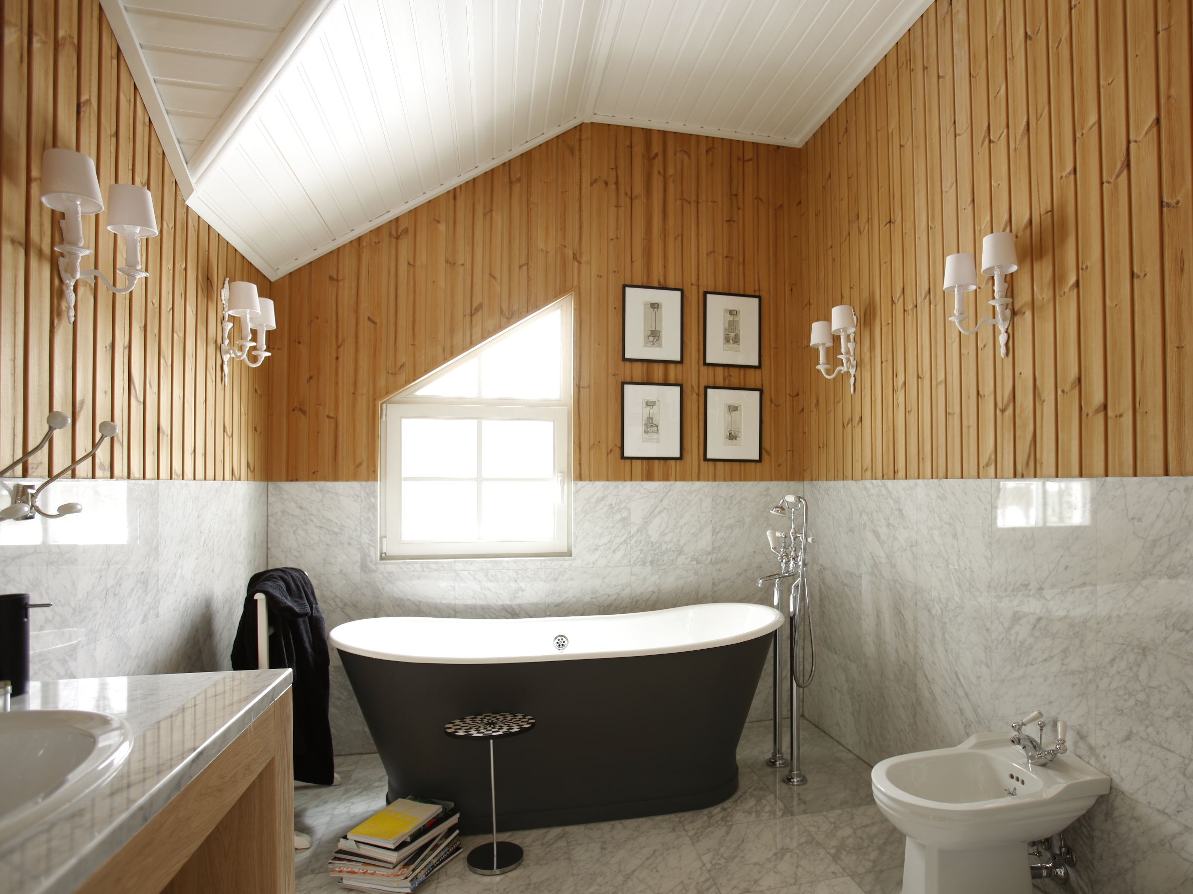 Отделка ванной в деревянном частном доме, даче, коттедже